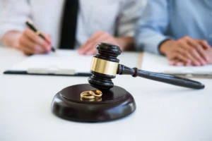 How a Divorce Lawyer Helps You Handle High-Conflict Divorce Situations